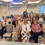 Equipe do Grupo Prontobaby celebrando manutenção da certificação ONA Nível 3
